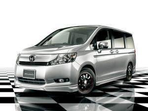 2010 Honda StepWGN by Modulo